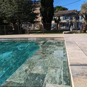 https://mas-de-la-roule-4-studios-piscine-spa-parc-2-hectares.fr-provencehotel.com