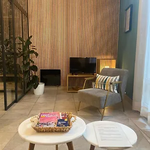 https://le-loft-city-au-cur-du-village.fr-provencehotel.com